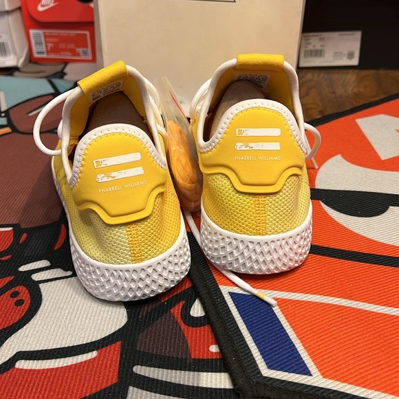 Brand new Adidas Pharrell Williams 8M/9.5W - Picture 3 of 3